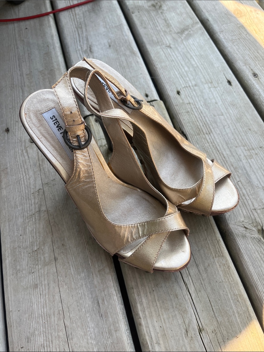 Steve Madden Metallic Gold Slingback Peep-Toe Heels size 9.5